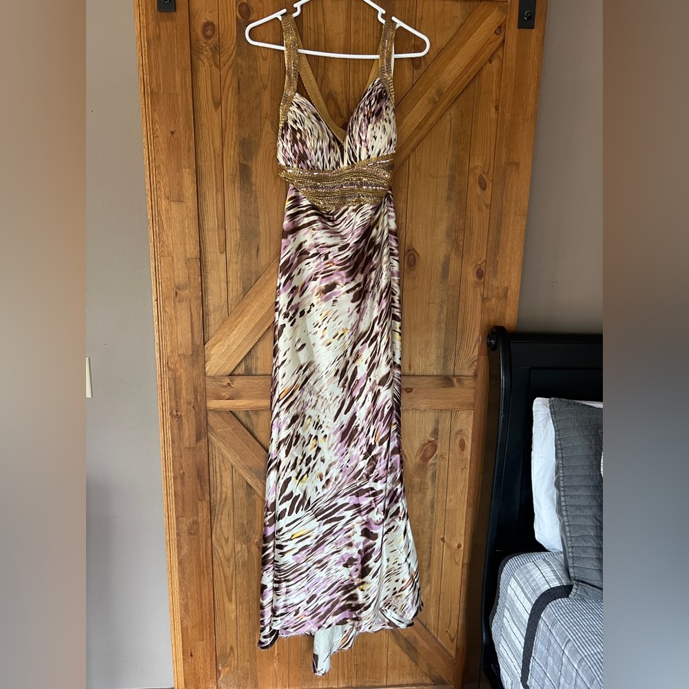 Women’s evening gown, prom dress. Size: 9/10